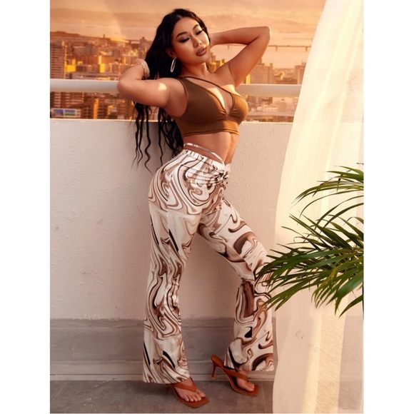 SHEIN SXY Solid Asymmetric Neck Cut Out Crop Top & Marble Print Flare Leg Pants - Picture 5 of 5